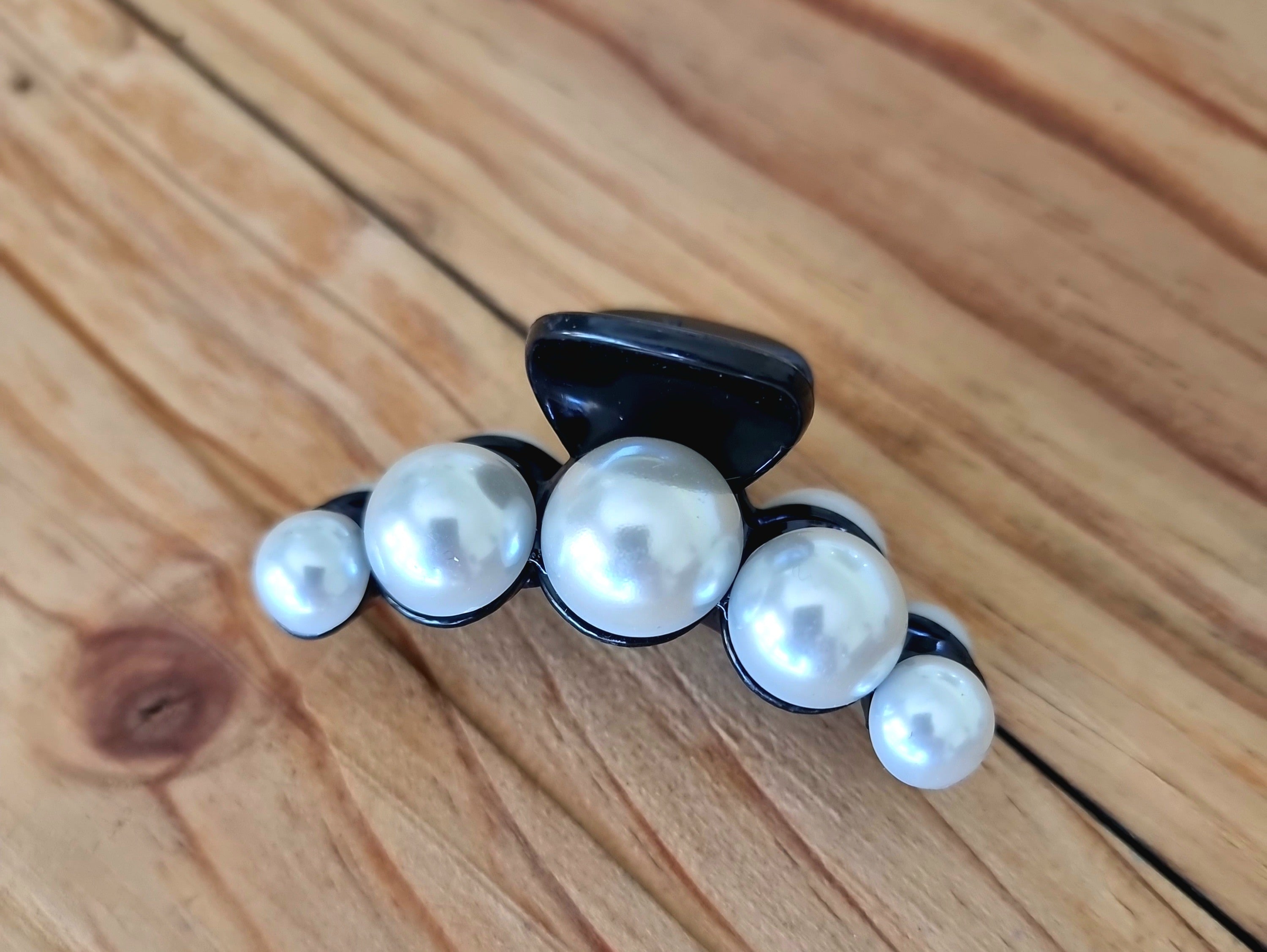 Pearl Hair Claw Clips - Mini Black